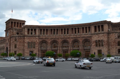 Արտակարգ իրավիճակ ՀՀ կառավարության 3-րդ մասնաշենքում. ահազանգ է ստացվել, որ այնտեղ ռումբ է դրված և պայթելու է