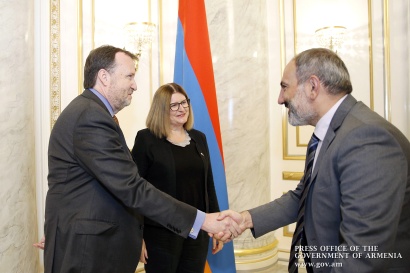 Վարչապետն ընդունել է Հայաստանում ԱՄՆ և Մեծ Բրիտանիայի դեսպաններին. ՖՈՏՈՌԵՊՈՐՏԱԺ