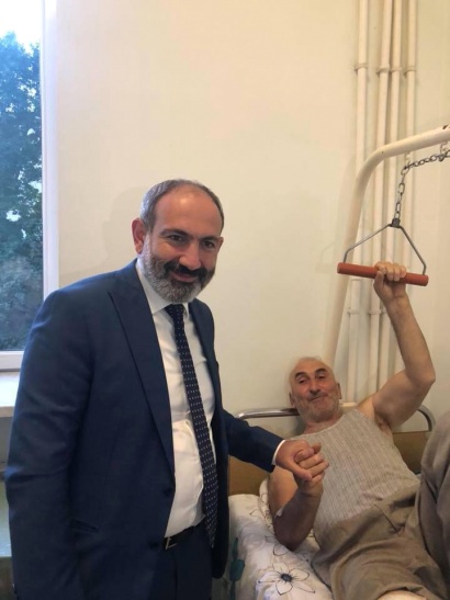 Վարչապետն այցելել է Կոթիում վիրավորված Սուրեն Սեփխանյանին։