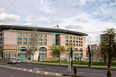 Արտակարգ դեպք Երևանում. «Թումո» կենտրոնի բակում ծեծկռտուք է տեղի ունեցել ԱԺ հասարակության և արտաքին կապերի բաժնի գլխավոր մասնագետի և ավտոտրանսպորտային բաժնի վարիչի տեղակալի միջև. նրանք բերման են ենթարկվել ոստիկանություն
