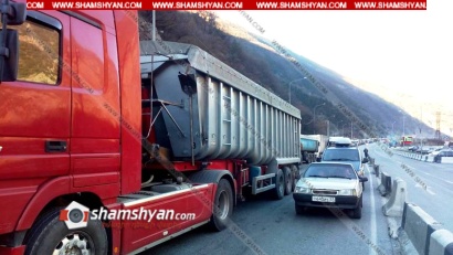 Արտակարգ իրավիճակ Վերին Լարսում. օրեր շարունակ հայ վարորդները պատանդ են մնացել. քաղաքացիներն ահազանգում են. «Առանց կաշառքի չենք կարողանում հատել սահմանը». ՖՈՏՈՌԵՊՈՐՏԱԺ, ՏԵՍԱՆՅՈՒԹ
