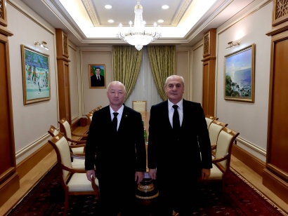 Թուրքմենստանում ՀՀ դեսպան Գառնիկ Բադալյանը հանդիպել է Թուրքմենստանի կառավարությունում գիտության, սպորտի և զբոսաշրջության ոլորտները համակարգող փոխվարչապետ Փուրլի Աղամուրադովի հետ