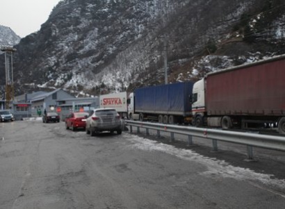 Լարսի ճանապարհը բացվել է մարդատար մեքենաների համար. ռուսական կողմում կա մոտ 240 մեքենա
