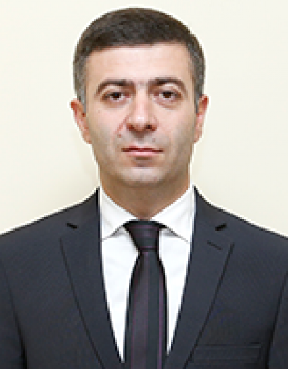 Արտակարգ դեպք Երևանում. կոտրել են Երևանի քաղաքապետարանի աշխատակազմի քարտուղարի ծառայողական ավտոմեքենայի դիմապակին