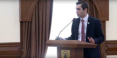 «Լույս» դաշինքի անդամը Հայկ Մարությանին հորդորում է կարգի հրավիրել Աջափնյակի թաղապետի տեղակալին