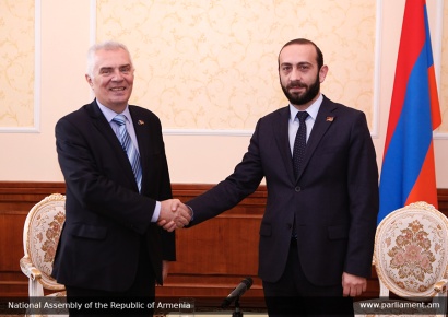 ԵՄ դեսպանի հետ հանդիպմանն Արարատ Միրզոյանը կարևորել է ՀՀ քաղաքացիների համար ԵՄ վիզաների դյուրացման երկխոսության մեկնարկը