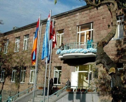 Արտակարգ դեպք Երևանում. Մանուկ Աբեղյանի անվան դպրոցի 4 երեխա մարմնական վնասվածքներով տեղափոխվել է հիվանդանոց