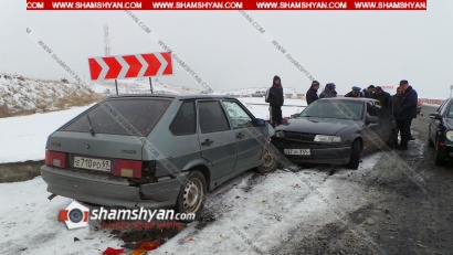 Ճանապարհի մերկասառույցի պատճառով հերթական շղթայական ավտովթարն է տեղի ունեցել Թալինի տարածքում. վարորդները «քաղցր խոսքերով էին հիշում» տեղի ճանշինին. ՖՈՏՈՌԵՊՈՐՏԱԺ, ՏԵՍԱՆՅՈՒԹ