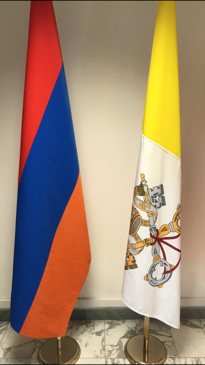 Վատիկանում ՀՀ նորանշանակ դեսպանն իր հավատարմագրերի պատճենը հանձնել է Սուրբ Աթոռի պետքարտուղարի ընդհանուր հարցերով փոխանորդ գերաշնորհ Էդգար Պենյա Պառային