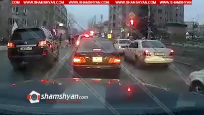 Երևանում Toyota Land Cruiser-ի վարորդը չարամտորեն խախտում է երթևեկության կանոնները․ «գնդակը Ճանապարհային ոստիկանության դաշտում է»․ ՖՈՏՈՌԵՊՈՐՏԱԺ․ ՏԵՍԱՆՅՈՒԹ