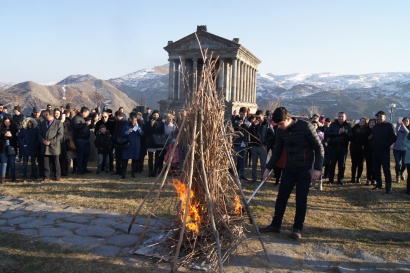 «Գառնի» պատմամշակութային արգելոց-թանգարանում նշվել է Տյառնընդառաջը. խարույկի վրայից թռել են նաև օտարերկրացի այցելուները. ՖՈՏՈՌԵՊՈՐՏԱԺ