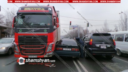 Ավտովթար Երևանում․ բախվել են Lexus-ը, բեռնատար Volvo-ն և Honda-ն․ կա վիրավոր․ ՖՈՏՈՌԵՊՈՐՏԱԺ, ՏԵՍԱՆՅՈՒԹ