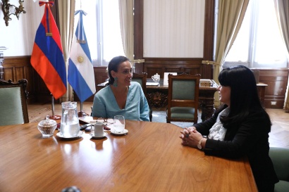 Արգենտինայում ՀՀ դեսպան Էսթերա Մկրտումյանը հանդիպում է ունեցել Արգենտինայի փոխնախագահ, Սենատի նախագահ Գաբրիելա Միկետիի հետ