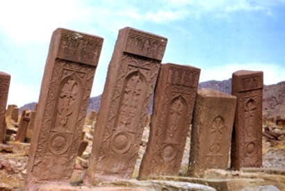 Բրիտանական The Guardian պարբերականն անդրադարձել է Ադրբեջանում հայկական խաչքարերի ոչնչացմանը. ՏԵՍԱՆՅՈՒԹ