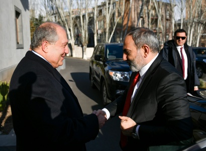 Պարոն վարչապետ, Ձեզ հետ խոսելու շատ բան ունեմ. Նախագահ Արմեն Սարգսյանը հանդիպել է վարչապետ Նիկոլ Փաշինյանի հետ