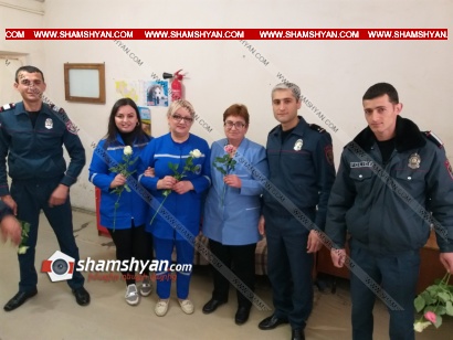 Ծաղիկներով ոստիկանական «դեսանտ»՝ Մասիսում. դասակի հրամանատարի գլխավորությամբ ոստիկանները կանանց ծաղիկներ էին նվիրում. ՖՈՏՈՌԵՊՈՐՏԱԺ