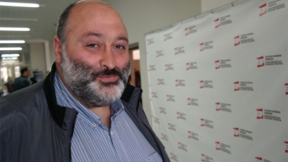 Վարազդատ Կարապետյան. Նոր աստղ հայոց արվեստի երկնակամարում. ՏԵՍԱՆՅՈՒԹ