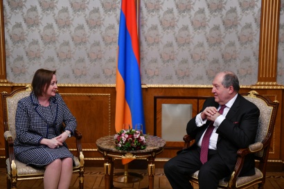 Նախագահ Սարգսյանը հանդիպել է Հայաստանում Կանադայի գործերի ժամանակավոր հավատարմատարի հետ