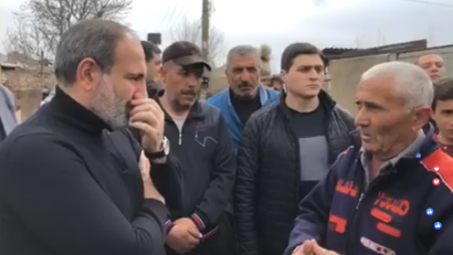 Վարչապետի առջև կինը մարզպետ Գարիկ Սարգսյանին մեղադրեց. «Նրա մորաքրոջ հարսը դպրոցում աշխատանքի է անցել», Aravot.am, ՏԵՍԱՆՅՈՒԹ