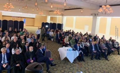 Նյու Յորքի Սուրբ Վարդան եկեղեցու սրահում ՀՀ պաշտպանության նախարար Դավիթ Տոնոյանը հանդիպել է Նյու Յորքի հայ համայնքի ներկայացուցիչների հետ. ՖՈՏՈՌԵՊՈՐՏԱԺ
