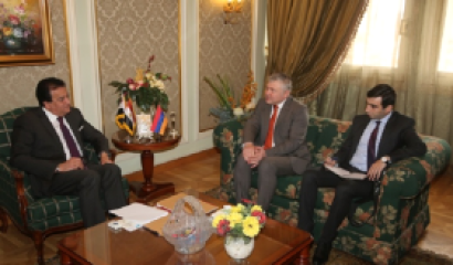 Եգիպտոսում ՀՀ դեսպանը հնդիպում է ունեցել ԵԱՀ բարձրագույն կրթության նախարարի հետ