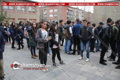 Լարված իրավիճակ Գյումրու թիվ 37 ավագ դպրոցում. աշակերտները հրաժարվում են շարունակել դասերը և պահանջում են տնօրենի վերադարձը. ՖՈՏՈՌԵՊՈՐՏԱԺ