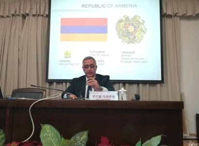 Չինաստանում ՀՀ դեսպանը դասախոսություն է կարդացել Թիենծինի մանկավարժական համալսարանում