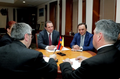 ՀՀ պաշտպանության նախարար Դավիթ Տոնոյանն ընդունել է Հայաստանում Սուրբ Աթոռի առաքելական նվիրակ Գերապայծառ Ժոզե Ավելինու Բետանկուրին