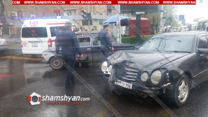 Խոշոր ավտովթար Երևանում. բախվել են KIA, Mercedes և ВАЗ 2106 մեքենաները. կա վիրավոր. ՖՈՏՈՌԵՊՈՐՏԱԺ