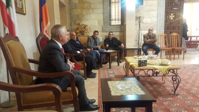Լիբանանի Զահլե քաղաքում դեսպան Աթաբեկյանն այցելել է հայ առաքելական և հայ կաթոլիկ եկեղեցիներ և հանդիպում ունեցել հայ համայնքի հետ