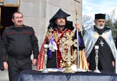 ՌԱԶՄԱԿԱՆ ՈՍՏԻԿԱՆՈՒԹՅԱՆ ԱՆՁՆԱԿԱԶՄԻՆ <<ԱՇՈՏ ԵՐԿԱԹ ԽԱՉ>> ԿՐԾՔԱՆՇԱՆԻ ՇՆՈՐՀՈՒՄԸ ԵՌԱԲԼՈՒՐՈՒՄ.ՖՈՏՈՌԵՊՈՐՏԱԺ