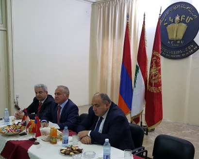 Դեսպան Վահագն Աթաբեկյանը այցելել է Սոցիալ Դեմոկրատական Հնչակյան կուսակցության (ՍԴՀԿ) լիբանանյան մասնաճյուղի գրասենյակ