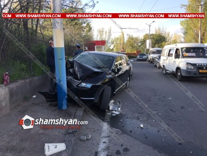 Խոշոր ավտովթար Երևանում. Honda-ն բախվել է երկաթե էլեկտրասյանը. կա վիրավոր. օպերատիվ են գործել ճանապարհային ոստիկանները, բժիշկներն ու էլեկտրոցանցի ներկայացուցիչները. ՖՈՏՈՌԵՊՈՐՏԱԺ, ՏԵՍԱՆՅՈՒԹ