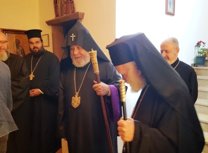 Ամենայն Հայոց Կաթողիկոսը պատվիրակության ուղեկցությամբ այցելել է Կրետեի Հույն Ուղղափառ Եկեղեցու Արքեպիսկոպոսարան. ՖՈՏՈՌԵՊՈՐՏԱԺ