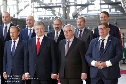 Փաշինյանը շքախմբով գնաց Լյուքսեմբուրգ և Բրյուսել, որ Էնտգենի հետ ճաշի ու ԱլԳ անդամ երկրների ղեկավարների հետ ընթրի․ «Իրավունք»