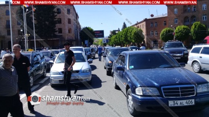 Հերթական բողոքի ակցիան՝ Լոռու մարզում. Վանաձորում գործող «Yandex» տաքսի ծառայության 100-ից ավել վարորդներ բողոքի ակցիա են իրականացրել. ՖՈՏՈՌԵՊՈՐՏԱԺ, ՏԵՍԱՆՅՈՒԹ