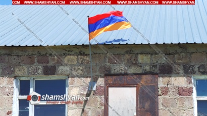 Արագածոտնի մարզի Ջամշլուի գյուղապետարանի բզկտված ու ամբողջովին մաշված եռագույնը փոխարինվեց նորով. ՖՈՏՈՌԵՊՈՐՏԱԺ, ՏԵՍԱՆՅՈՒԹ