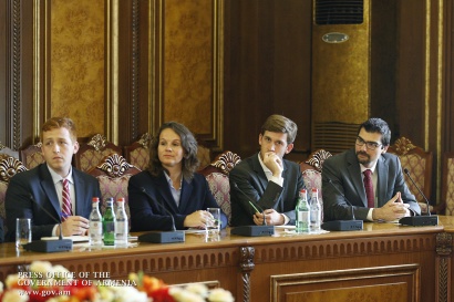 Վարչապետն ընդունել է Հարվարդի համալսարանի Քենեդիի անվան կառավարման դպրոցի ուսանողներին. ՖՈՏՈՌԵՊՈՐՏԱԺ