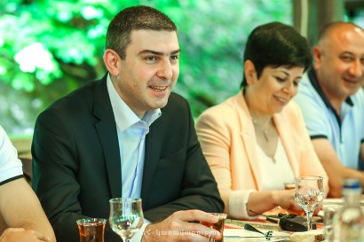 Պետնախարարը հանդիպել է Անկախ ֆուտբոլային ասոցիացիաների` Արցախում անցկացվելիք Եվրոպայի առաջնությանը մասնակցող Արցախի հավաքականի և մարզչական կազմի հետ