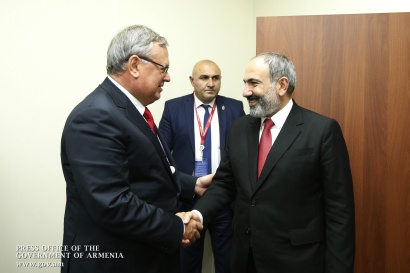 Նիկոլ Փաշինյանը հանդիպում է ունեցել ՎՏԲ բանկի նախագահ Անդրեյ Կոստինի հետ