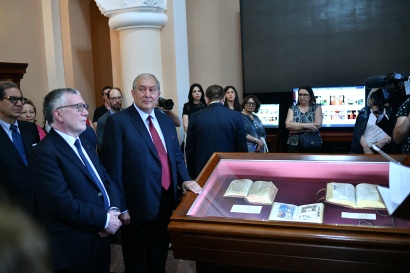 Ձեռագրեր, որոնց տունը ոչ միայն Մատենադարանն է, այլև Մեդիչիների գրադարանը․ ՀՀ նախագահի մասնակցությամբ Մատենադարանում բացվել է «Երեք հայերեն ձեռագիր Տոսկանայից» խորագրով ցուցահանդեսը. ՖՈՏՈՌԵՊՈՐՏԱԺ