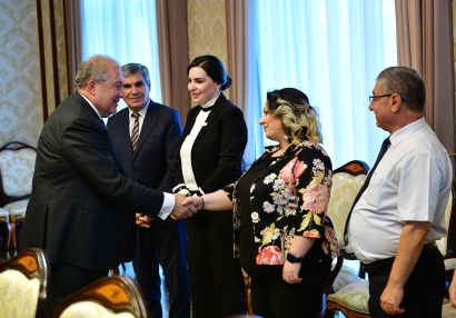 Նախագահը հյուրընկալել է «Հանրապետություն» կուսակցության ներկայացուցիչներին. ՖՈՏՈՌԵՊՈՐՏԱԺ