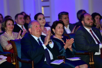 «Նախագահական համերգաշարի» շրջանակում նախագահական նստավայրում կազմակերպվել է հայկական դասական ռոմանսի երեկո. ՖՈՏՈՌԵՊՈՐՏԱԺ
