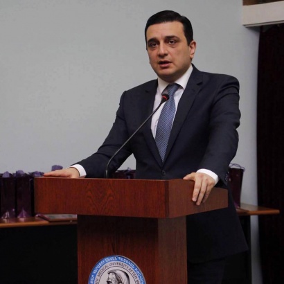 Գնահատե՛նք բուժաշխատողի համազգեստ կրողների անձնվեր աշխատանքը. Արմեն Մուրադյան