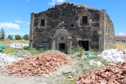 Գանձագողերը վնասում են Էրզրումի Սուրբ Մինաս հայկական եկեղեցին. ermenihaber.am․ ՏԵՍԱՆՅՈՒԹ