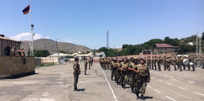 4-րդ զորամիավորման զորամասերից մեկում անցկացվել է մարտական հերթապահության մեկնող անձնակազմի շարային ստուգատես