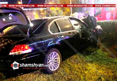Խոշոր ավտովթար Երևանում 23-ամյա վարորդը BMW-ով բախվել է եզրաքարերին, ապա էլեկտրասյանը․ կան վիրավորներ․ ՖՈՏՈՌԵՊՈՐՏԱԺ