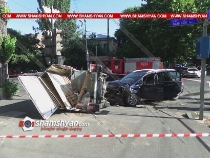 Խոշոր ավտովթար Երևանում. բախվել են Opel-ն ու IZH-ը. վերջինը կողաշրջվել է. կա վիրավոր. ՖՈՏՈՌԵՊՈՐՏԱԺ, ՏԵՍԱՆՅՈՒԹ