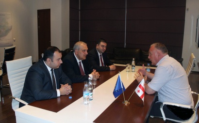 Վրաստանում ՀՀ դեսպանը հանդիպում է ունեցել Քվեմո-Քարթլիի նահանգապետ Շոթա Ռեխվիաշվիլու հետ