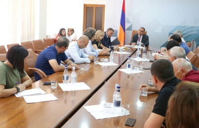 Տիգրան Խաչատրյանը հանդիպել է կոնյակագործների և գինեգործների հետ. ՖՈՏՈՌԵՊՈՐՏԱԺ